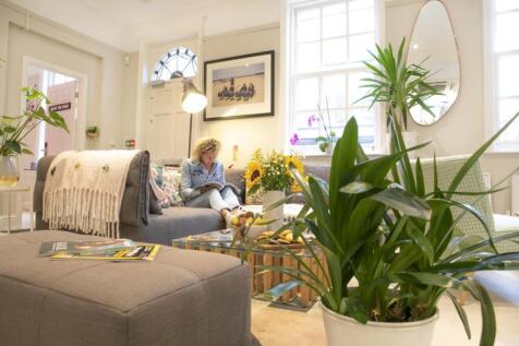 02a Communal Sofa Area.jpg