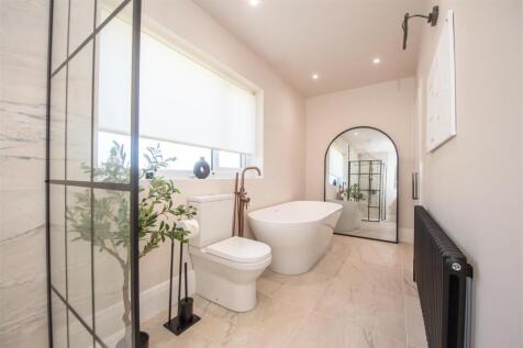 Ensuite Bed1