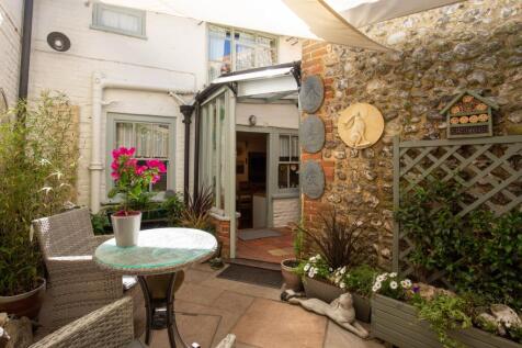 Kitchen Courtyard