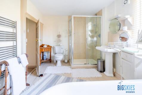 Bedroom 4 Ensuite