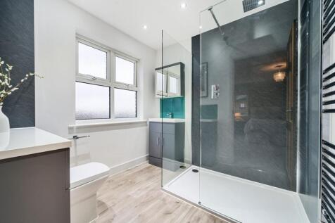 Bedroom 1 Ensuite Shower