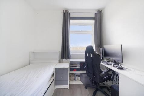 Flat 2 15  15a Empire Parade Great Cambridge Roa