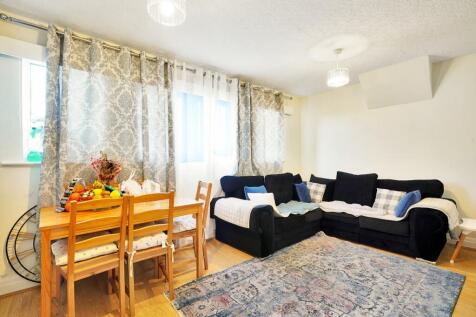 Flat 4 15  15a Empire Parade Great Cambridge Roa