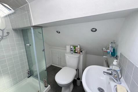 En-Suite To Loft ...