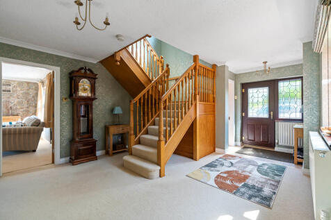 9 Whitefield Clos...