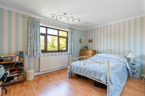 9 Whitefield Clos...