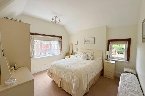 Double Bedroom Th...