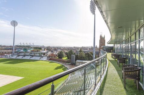 Owners&#39; lounge balcony 