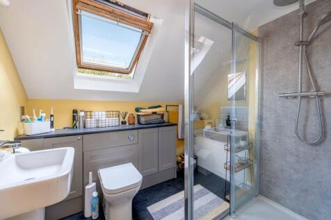 First floor bath/shower room