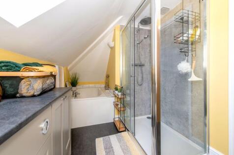 First floor bath/shower room