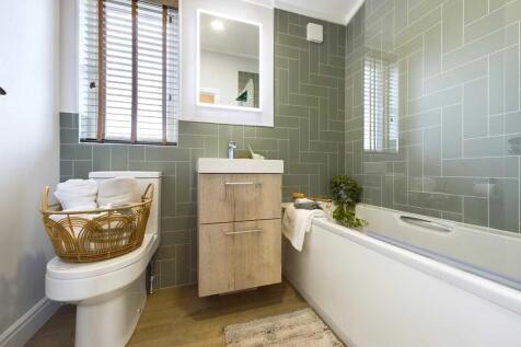 H4 Family bathroo...