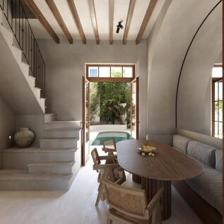 entrance_pool_23 cop