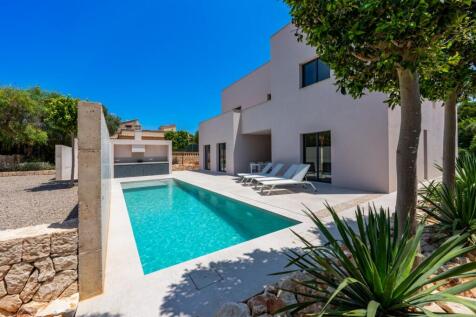 Pool and Exterior (2