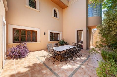 Courtyard Terrace (2