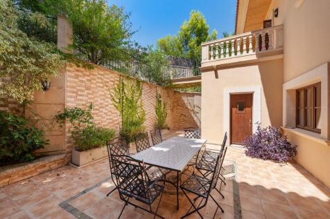 Courtyard Terrace (1