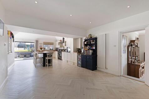 86658_Cleeve House Church Lane (22).jpg