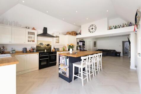 86658_Cleeve House Church Lane (25).jpg