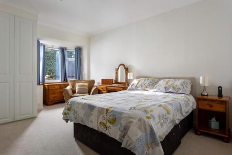 40 - Mead Lodge - GL53 8EX - Web.jpg