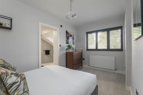 4 Walnut Close-32.jpg