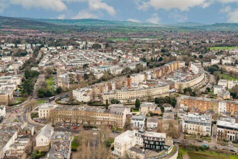 Flat 3 10 Queens Parade-3.jpg