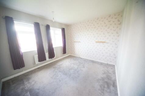 Bedroom 1.jpg