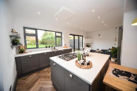 Kitchen to lounge area.JPG