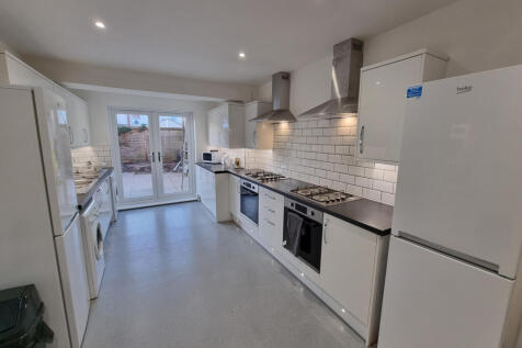 Professional Sharers En-Suite Room for rent