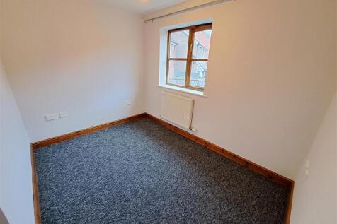 Bed 2.jpg