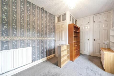 Bedroom 1 corner.JPG