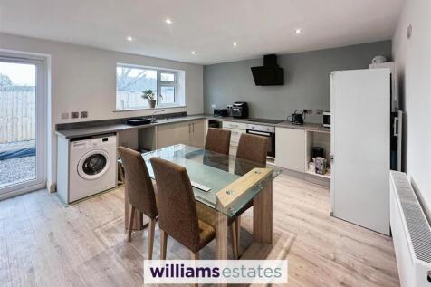 Open Plan Kitchen / Dining / Living