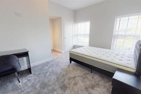 70 Hollins Room 4.jpg