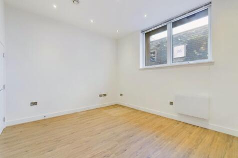 CAM01909G0-PR0274-STILL005