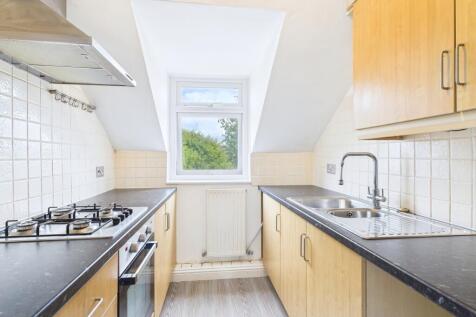 CAM01909G0-PR0385-STILL024