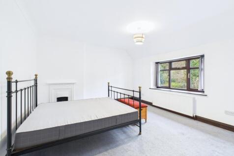 CAM01909G0-PR0441-STILL041