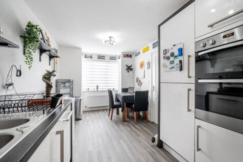 1343885-12-68b595...