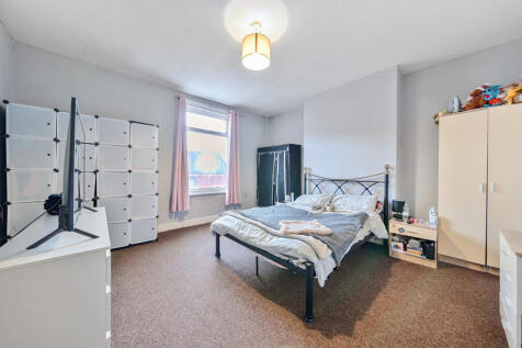 1384487-5-69247df...