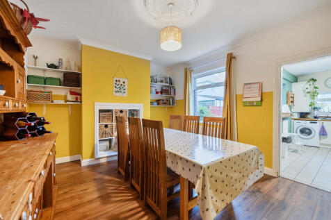 1393446-5-694a8ea...