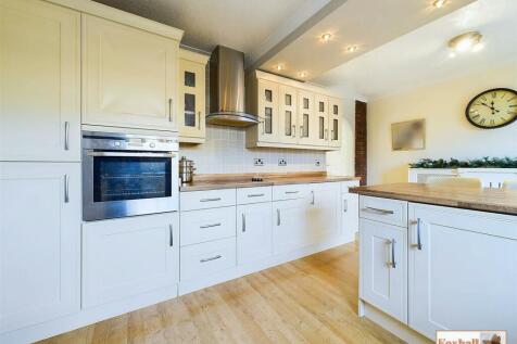 Kitchen / Breakfast Room