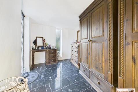 Outbuilding / Snug/Office/Study