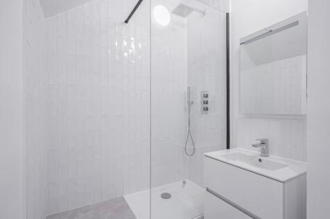 1382749-6-691b423...