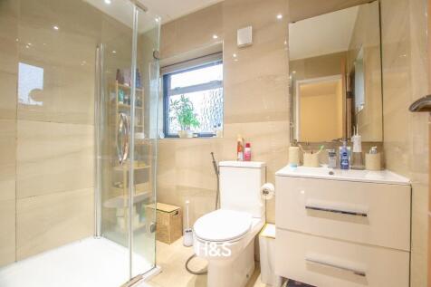 85 Scott Road - bathroom.jpg