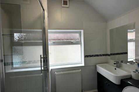 76 Mill Lane - Bathroom One.jpeg