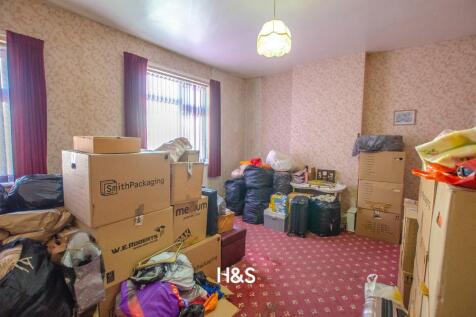 39 Esme Road - bedroom 1.jpg