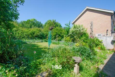 12 Walcott Green - Rear garden.jpg