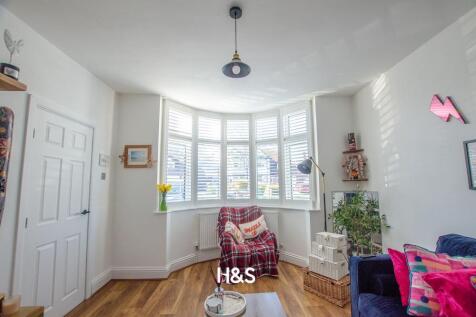 80 brandwood road - lounge..jpg