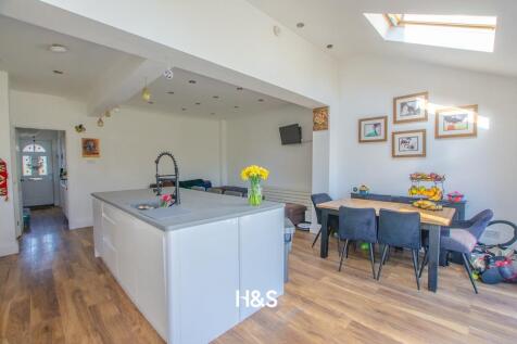80 brandwood road - kitchen 1.jpg