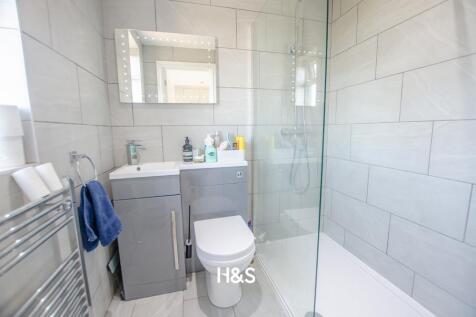 80 brandwood road - en suite.jpg