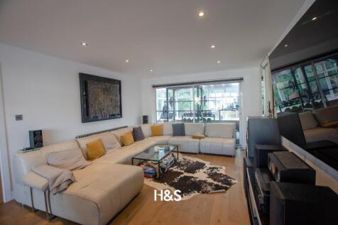 100a Fabian Crescent - Lounge.jpg