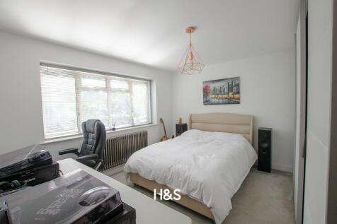 100a Fabian Crescent - Bed2.jpg