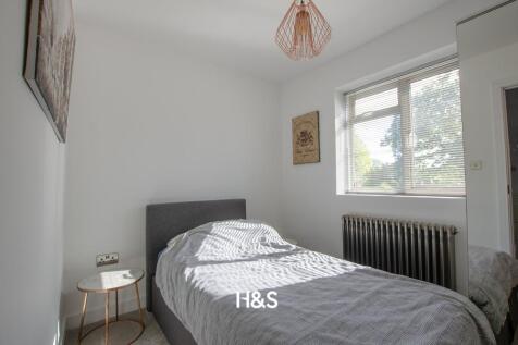 100a Fabian Crescent - Bed3.jpg